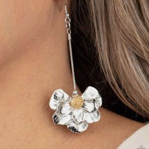 BUNDLE 5 FOR 25. Forget me not earrings. Paparazzi. Nwt